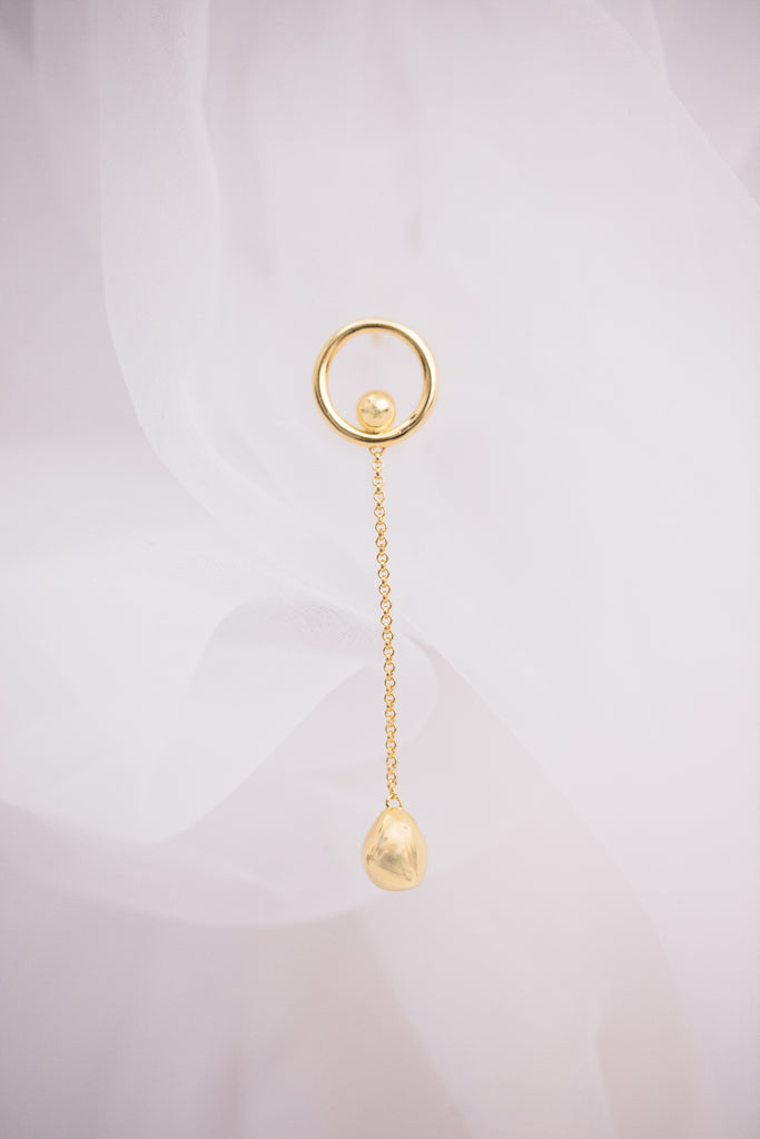 Golden Stone On The Chain With Golden Bead Earring / Brooch